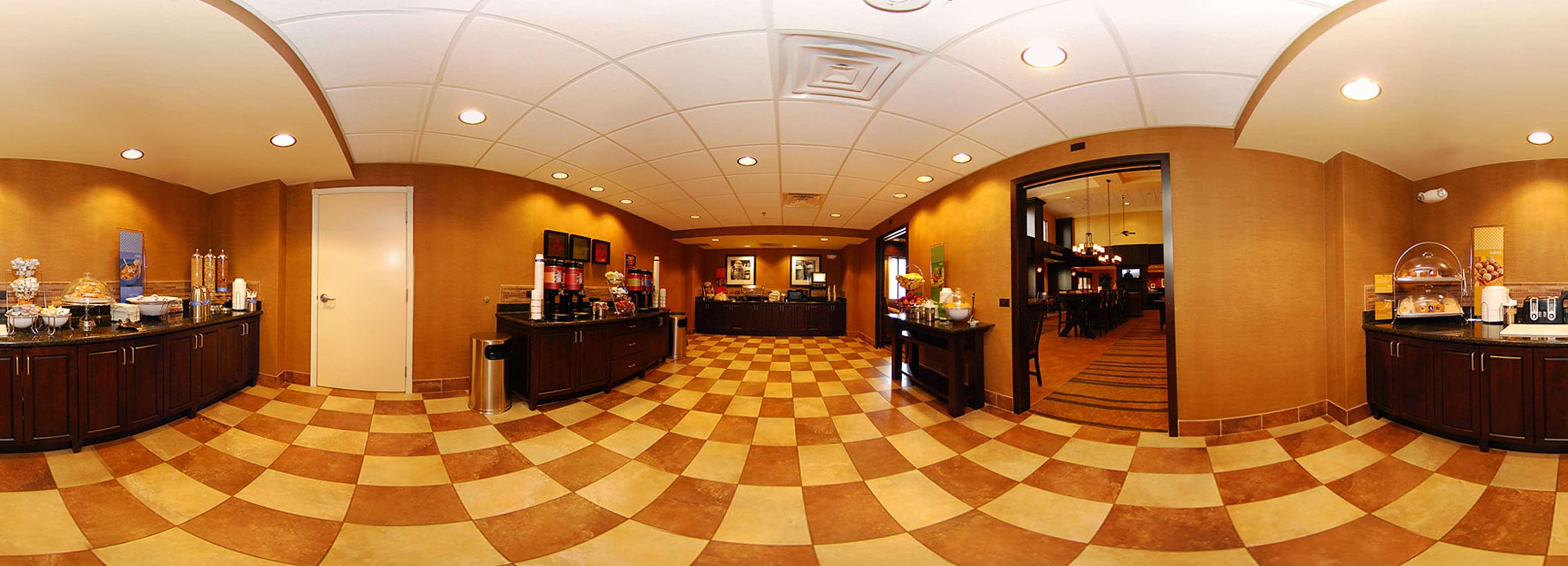 Newly Renovated-Hampton Inn & Suites Casper Restaurant photo