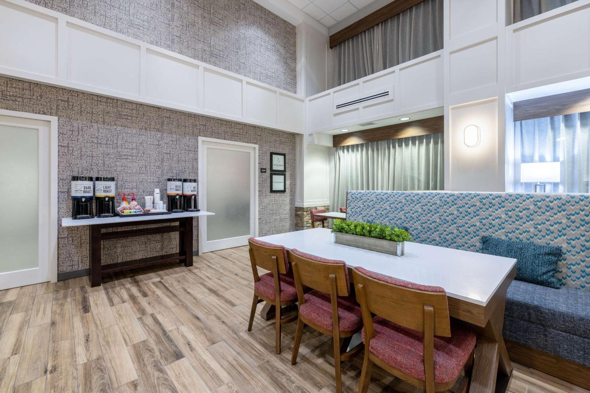 Newly Renovated-Hampton Inn & Suites Casper Exterior photo
